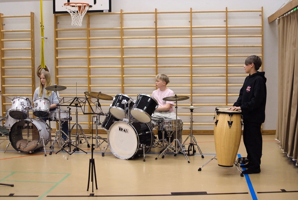 Tre bandmedlemmar fr&aring;n Bandspel v&aring;ren-26!